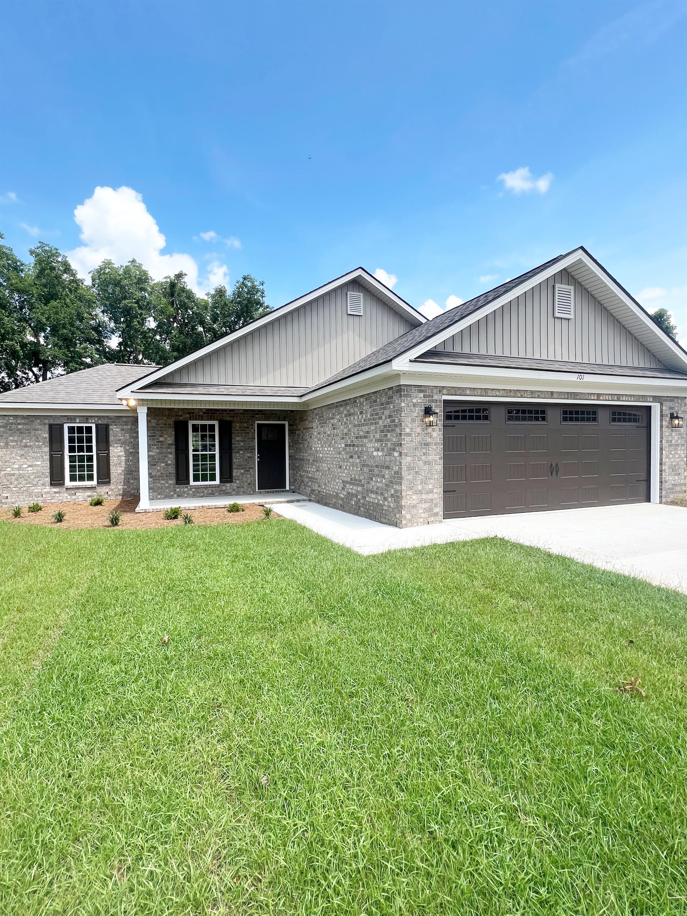 203 Silverthorn Dr